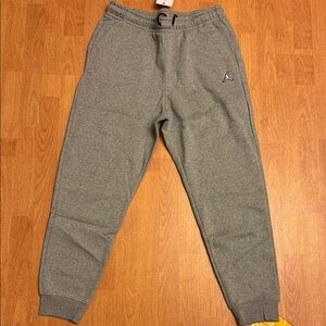 Brand new Men’s Nike Gray Jogger Pants